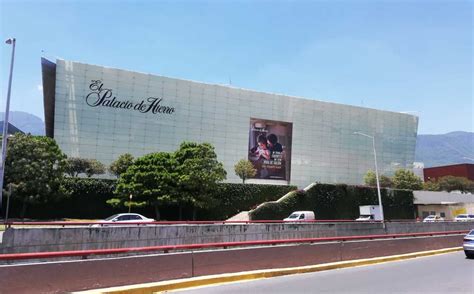 El Palacio de Hierro Monterrey .